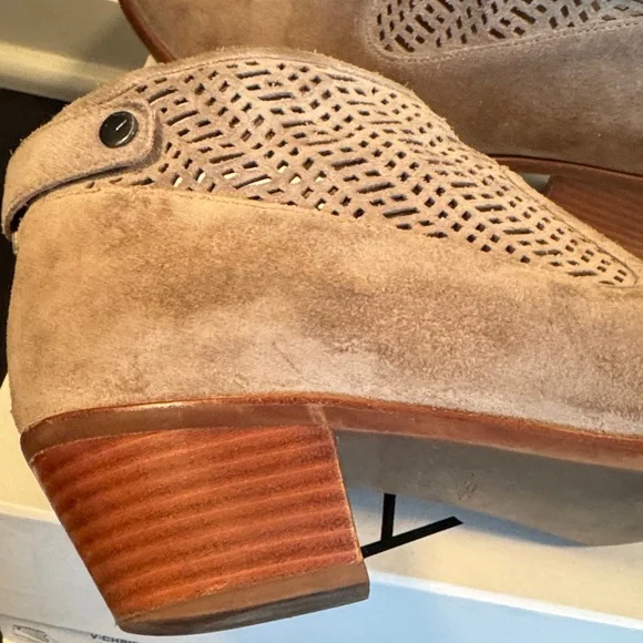 Women's Via Spiga Gray Suede Ankle Boots 9.5 - Picture 10 of 16